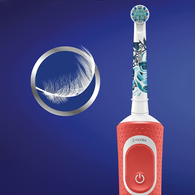 Oral B Srtar Wars 3 - مسواک برقی کودک اورال بی مدل Star Wars به همراه ۲ عدد سری مسواک و لیوان